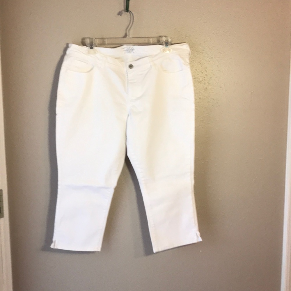 Old Navy white denim capris